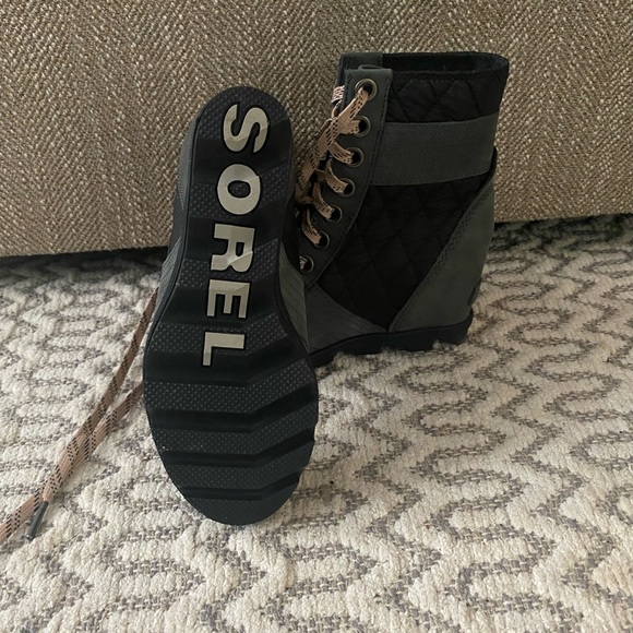 Sorel Lexie Wedge Boots. Size 6. - Picture 3 of 4
